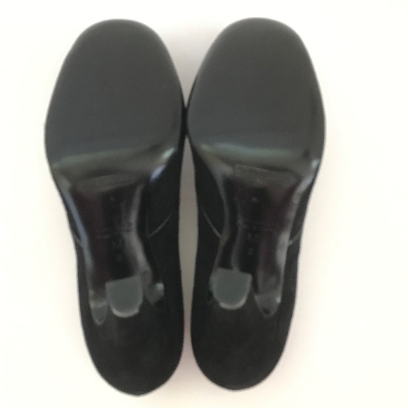 MARC JACOBS Black Suede Pump with Button Detail Black Heels Women’s Size 8 - Picture 15 of 16